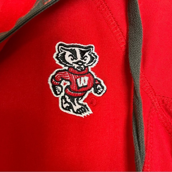 Colosseum Wisconsin Badgers Quarter Zip Hoodie Size Medium NWT - Picture 3 of 10